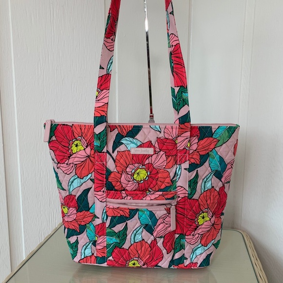 Vera Bradley Handbags - NWT Vera Bradley Villager Bag